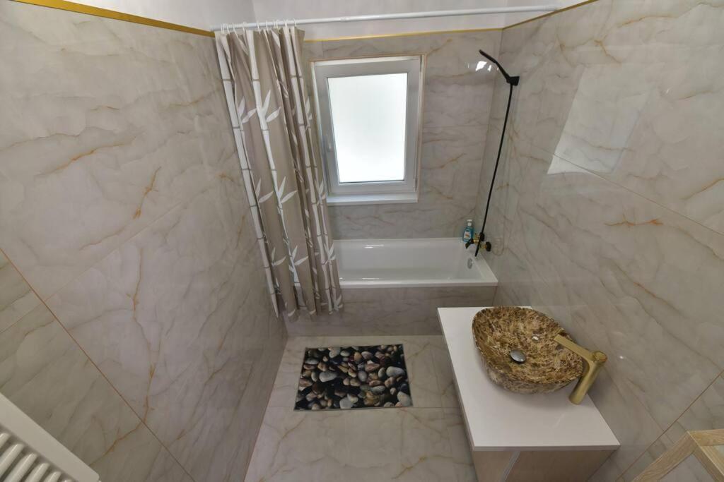 Luxury Studio / Ghencea Lägenhet Bukarest Exteriör bild